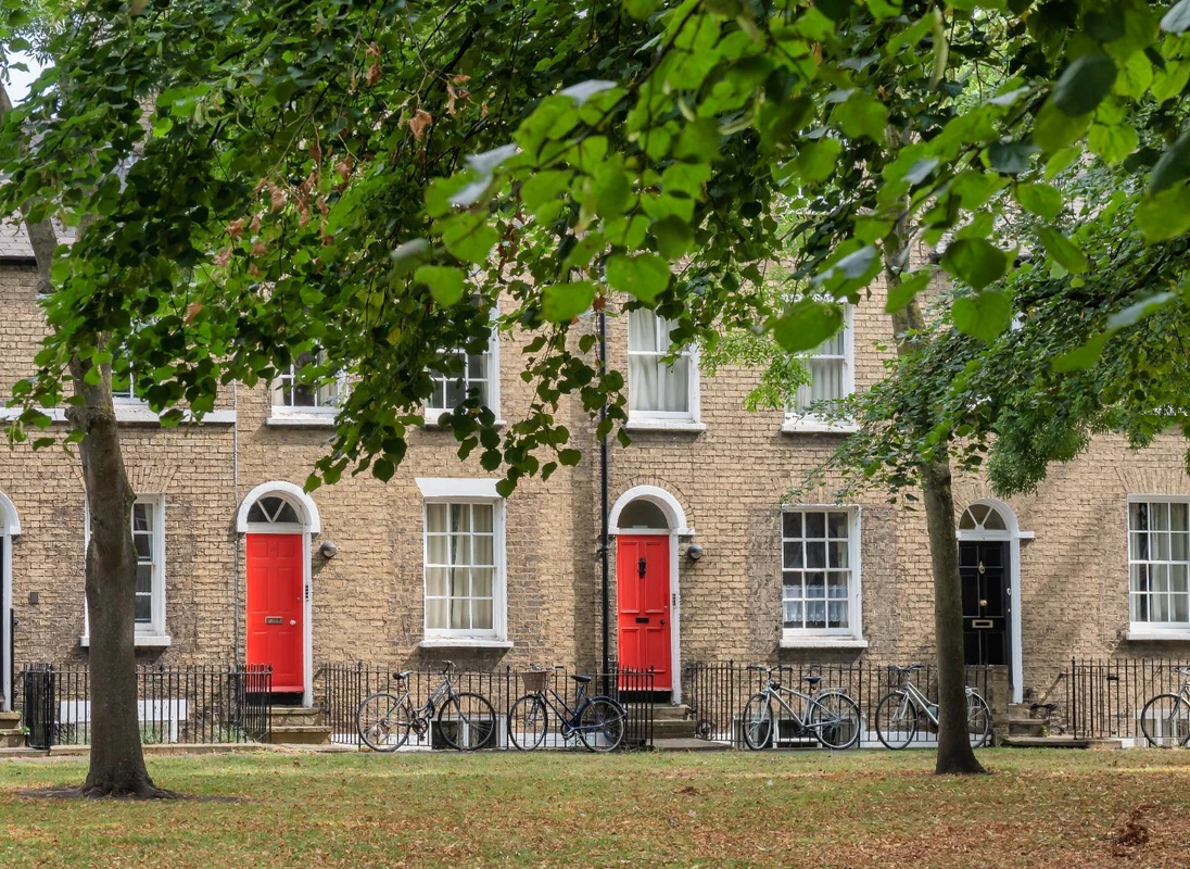 HEADER-Historical-English-homes-in-Cambridge-L-shutterstock_1478199455-1096×800